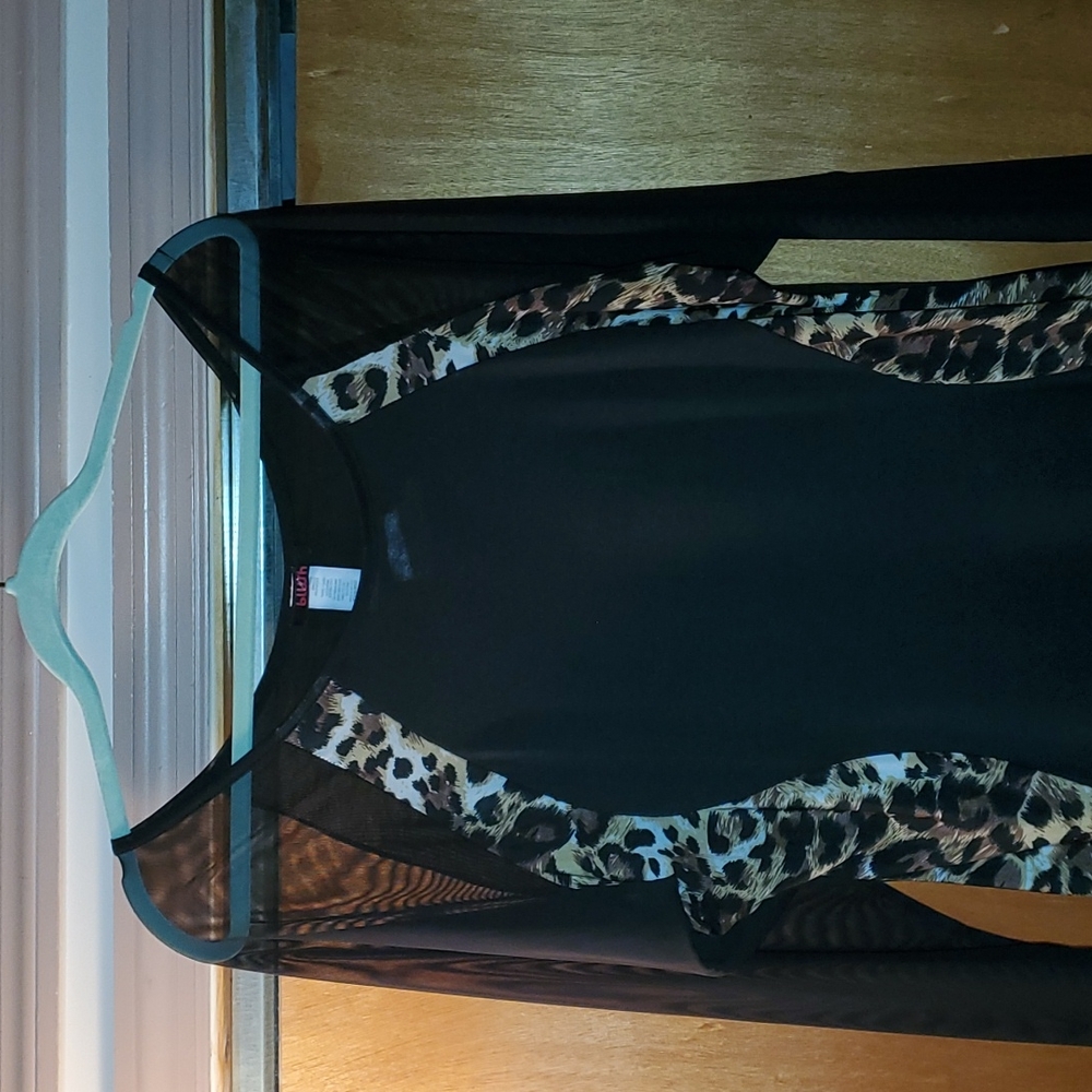 Long sleep  Evening dress with leopard prints down the side